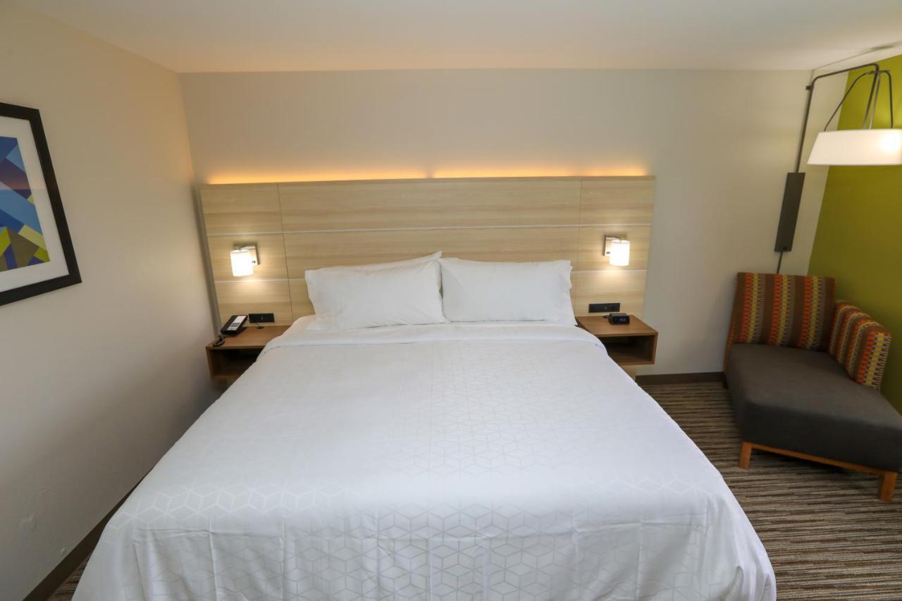 Holiday Inn Express Hillsboro I-35 By Ihg Exterior photo
