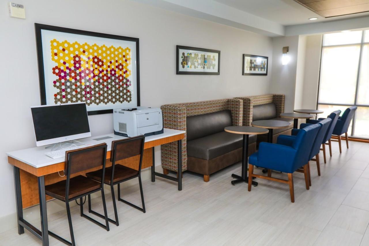 Holiday Inn Express Hillsboro I-35 By Ihg Exterior photo