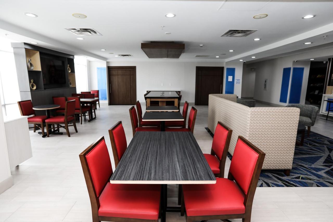 Holiday Inn Express Hillsboro I-35 By Ihg Exterior photo
