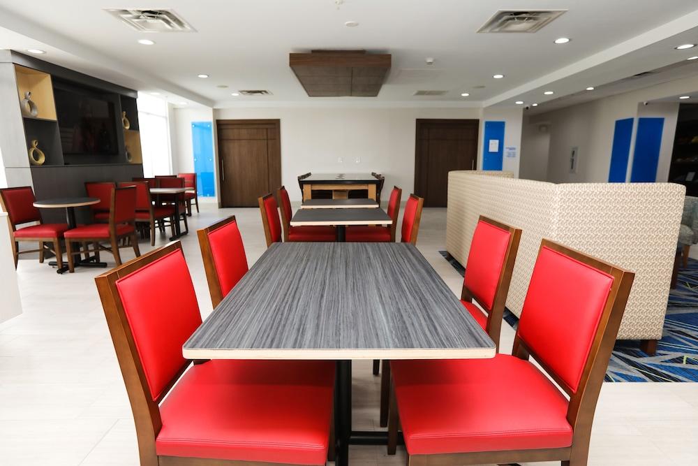 Holiday Inn Express Hillsboro I-35 By Ihg Exterior photo