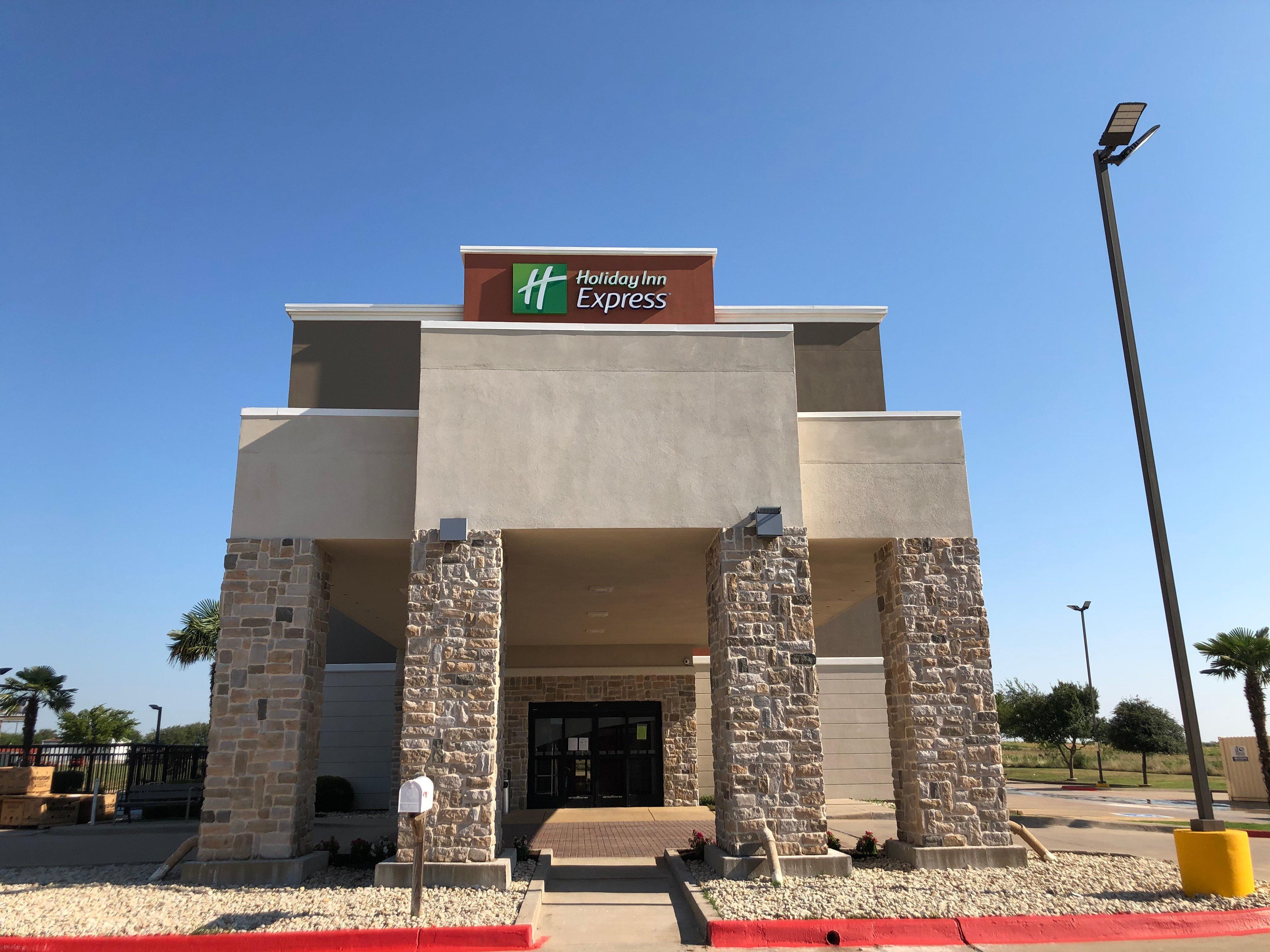 Holiday Inn Express Hillsboro I-35 By Ihg Exterior photo