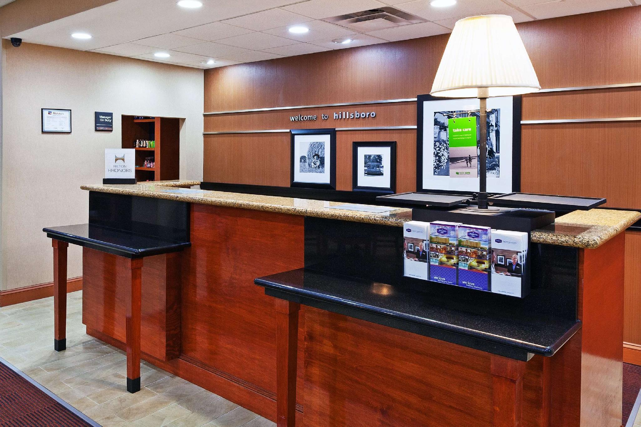 Holiday Inn Express Hillsboro I-35 By Ihg Exterior photo