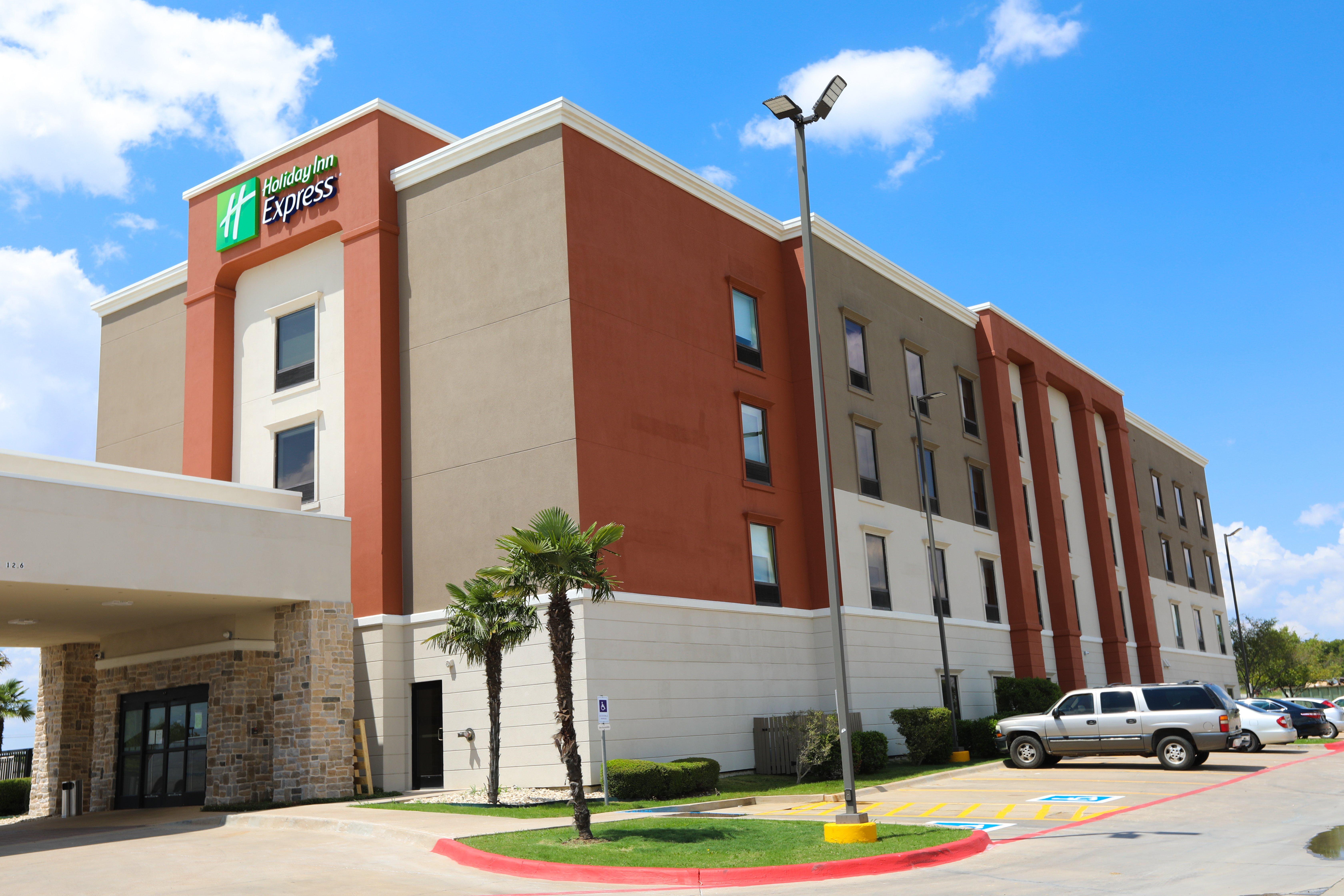 Holiday Inn Express Hillsboro I-35 By Ihg Exterior photo