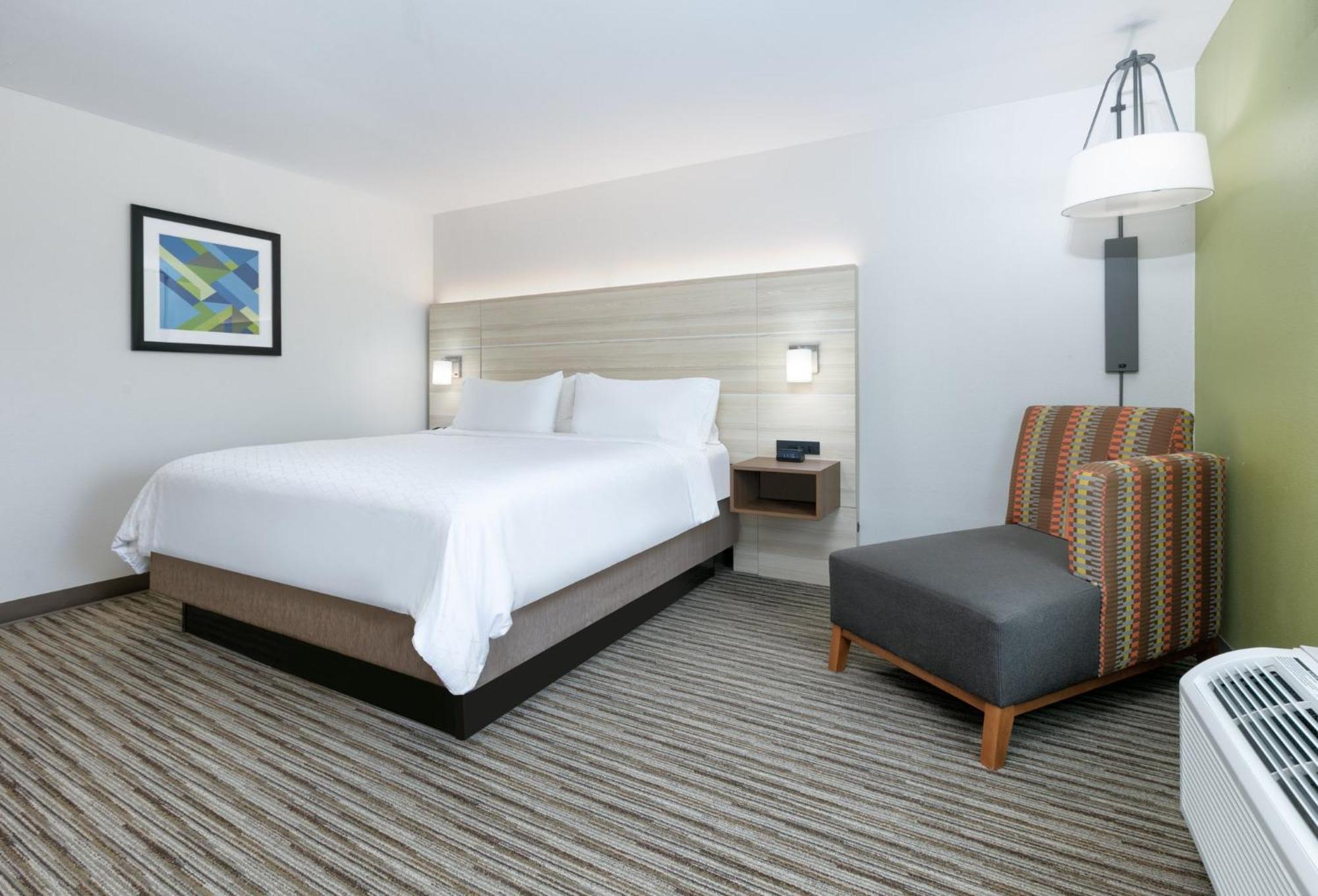 Holiday Inn Express Hillsboro I-35 By Ihg Exterior photo