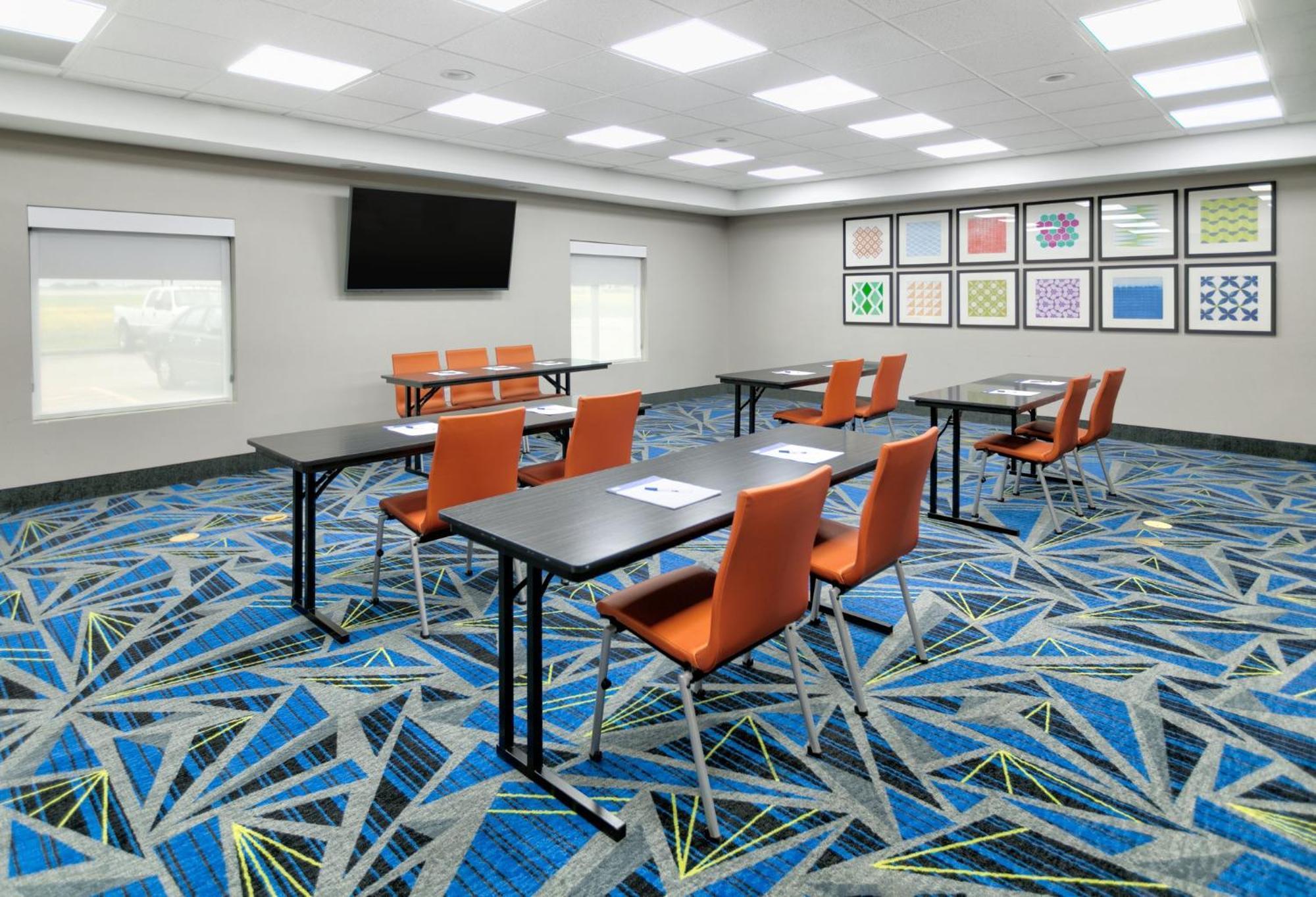 Holiday Inn Express Hillsboro I-35 By Ihg Exterior photo